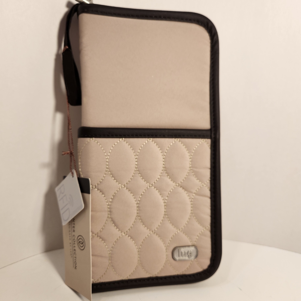 Lug Canter Collection Tango Sand Document/Passport Holder